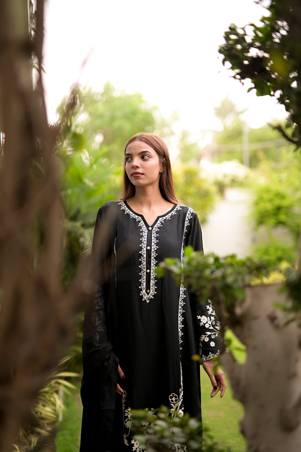 Zar-e-Resham | Premium Embroidered Silk 3-Piece Suit